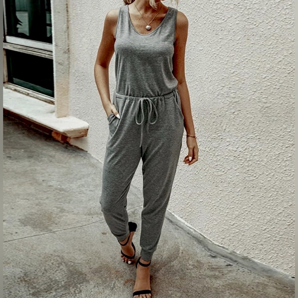 Pretty Garden Jumpsuit Romper Sleeveless Crewneck Cinch Waist Women's Size Small